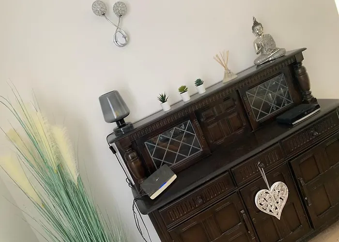 Shore Lodge. 4 Bed Bungalow Only Mtrs From The Beach. Sleeps 8
